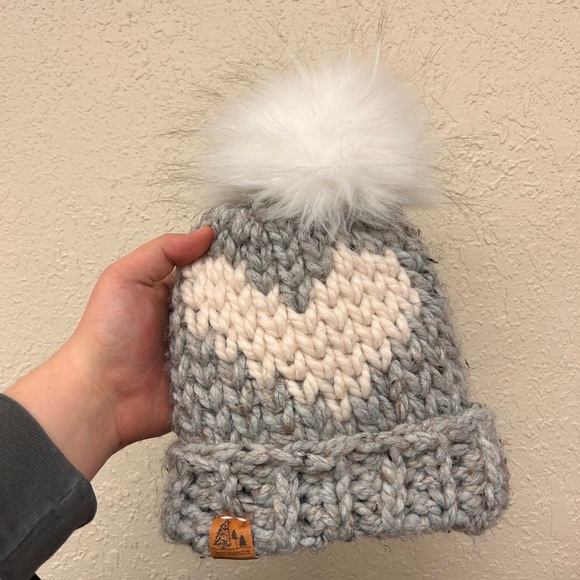 petit nordique Other - Petit nordique youth grey & white heart chunky knit Pom winter hat